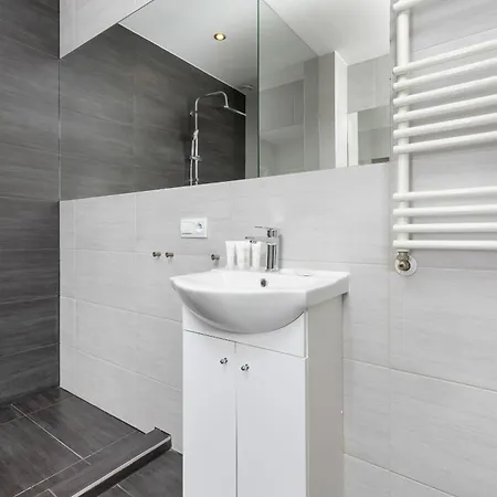 Lejlighed Modern With Balcony Srodmiescie By Renters