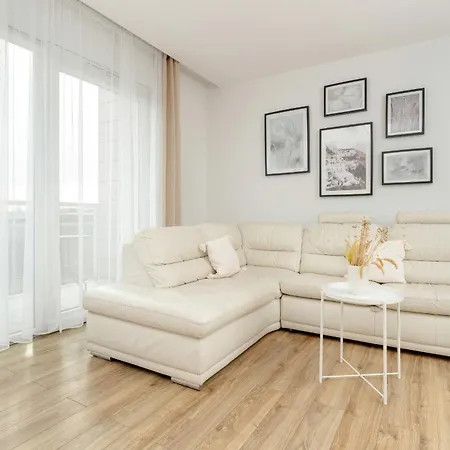 Modern With Balcony Srodmiescie By Renters Apartment Danzig